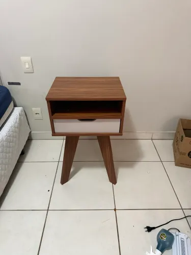 Mesinha de cabeceira