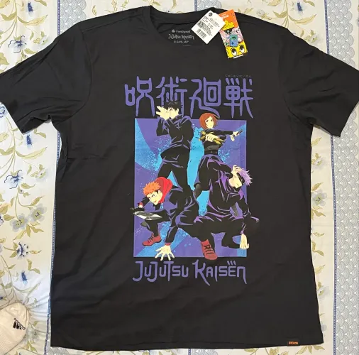 Kit Camiseta Jujutsu Kaisen Tokyo - Piticas + Pin