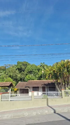 Linda casa ALUGUEL no bairro FORTALEZA BNU