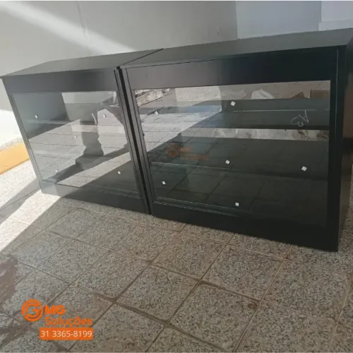 Balcão de aço para atendimento e exposição