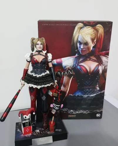 Hot toys - Harley quinn Arkham Knight