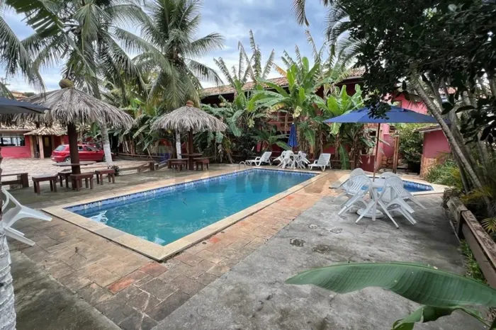 Compre pousada ampla com 28 unidades, pizzaria e piscina a 700 m da Praia de Geribá em Búz