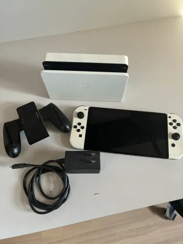 Nintendo Switch Oled 64gb Standard Com Joy-con Branco