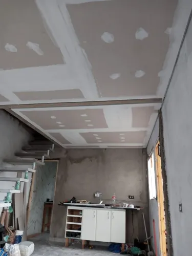 Forro de gesso e divisórias de drywall 