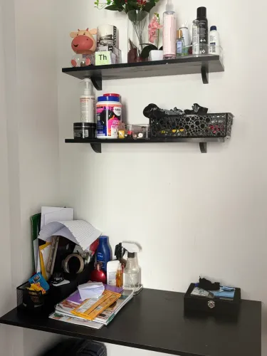 Mesa de estudo + prateleiras 