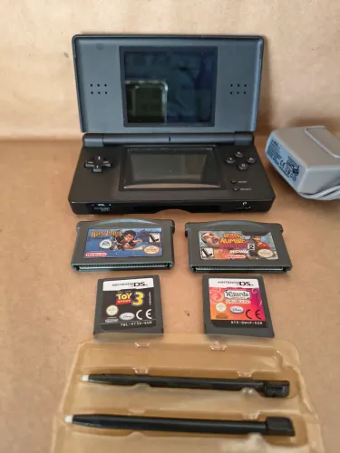 Nintendo DS Lite kit com jogos de Game boy
