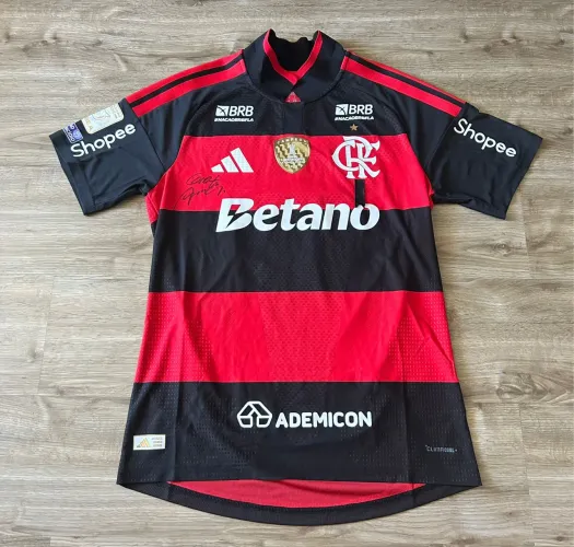 Camisa Flamengo Arrascaeta homenagem ao Oscar Schmidt autografada pelo Arrasca