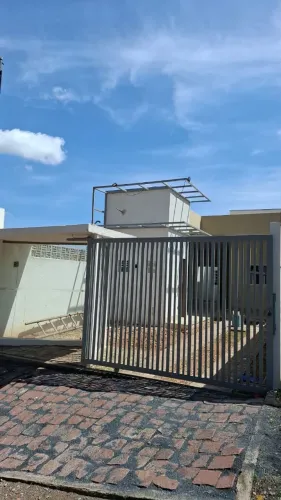 Aluga-se casa com 3/4 sendo uma suíte no bairro Santa Cruz em Cuiabá MT