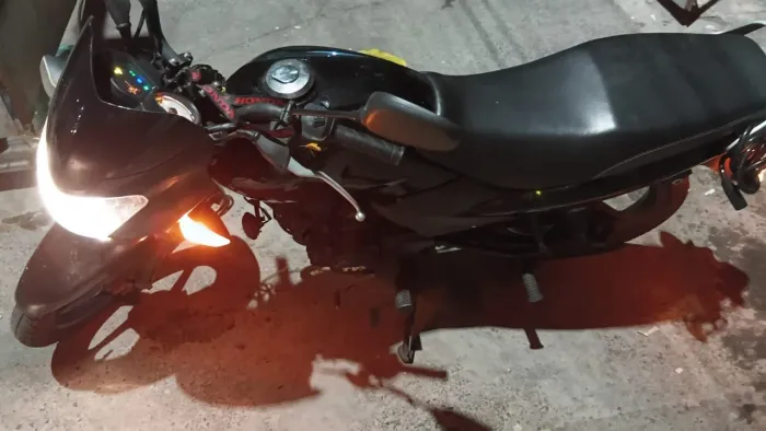 Vendo uma moto marca mottu bastante econômica 