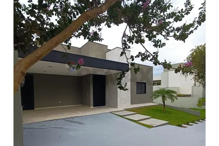 Casa térrea em condomínio fechado toda com armários e ar condicionado