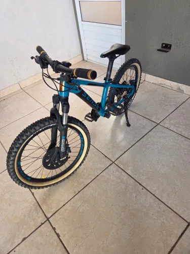 Bicicleta Infantil Sense Grom Evo 20 Shimano 8v Freio hidráulico