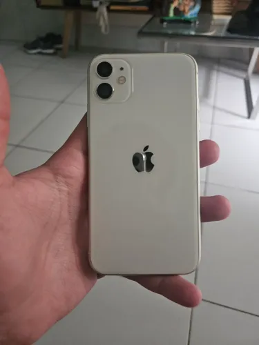 IPhone 11 64g branco tela e bateria trocado aceito oferta 