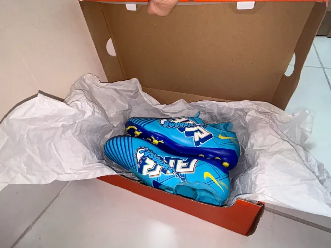 Chuteira Nike Mercurial Vapor 15 KM Mbappé Tamanho 36 - Com Caixa e preço negociável.