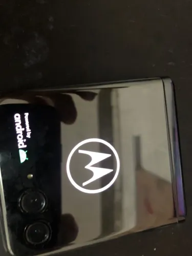 Moto rayz 40 ultra 256gb com defeito tela com macha é só funciona da metade