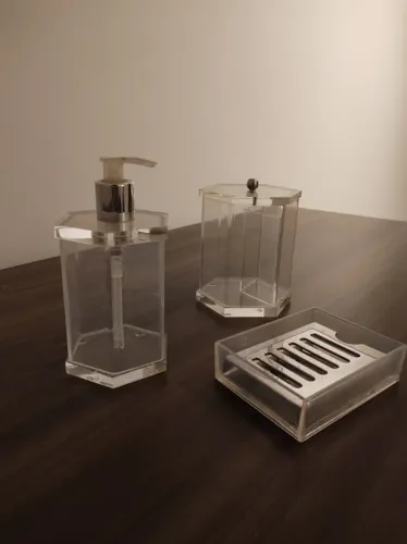 Mais barato: Kit acrílico - porta-sabonete liquido, porta-algodão/ cotonete e saboneteira