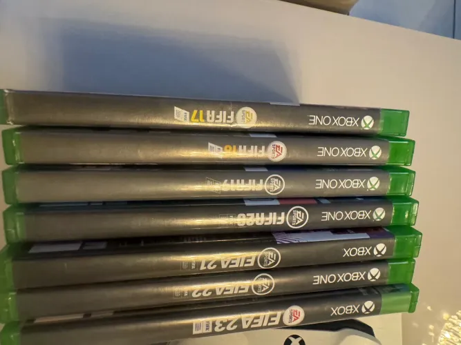 Xbox One 500GB, Branco, 2 controles, seminovo