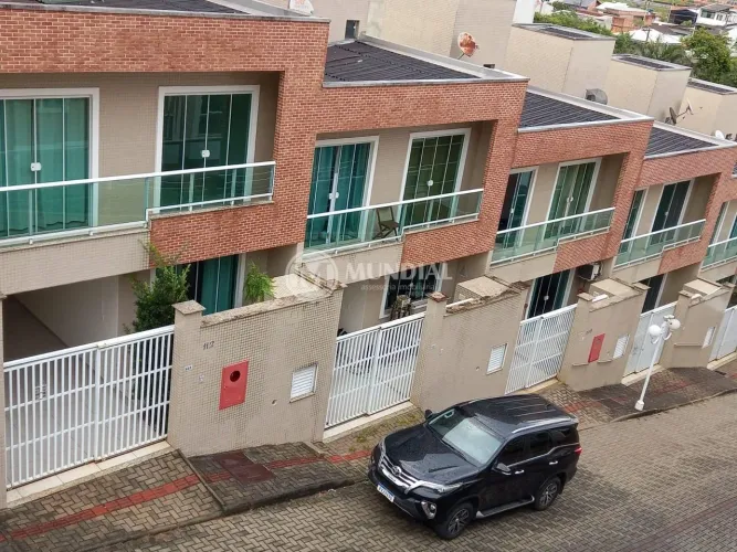 LINDO SOBRADO 3 QUARTOS