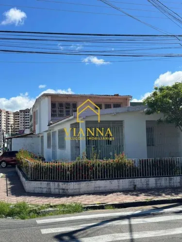 Casa Duplex de Esquina no São José com Forte Potencial Comercial