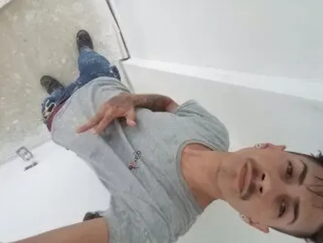 Sou pintor interno e externo fasso trabalho em casa sobrados e até prédio 