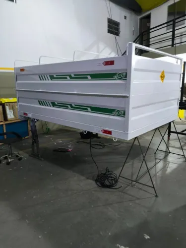 Carroceria para veículos sob encomenda 