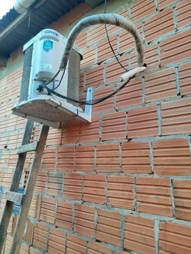 Ar-condicionado com 11 meses de uso e em bom estado