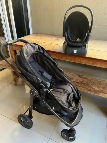 Carrinho de bebê e bebê conforto Galzerano