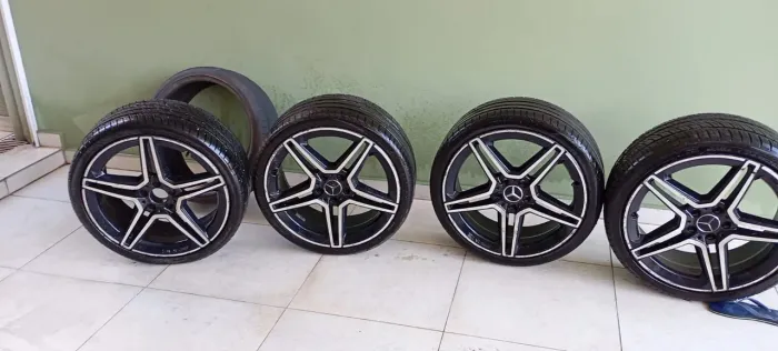 Roda aro 20 e pneus