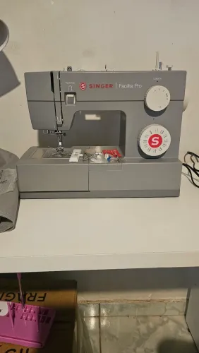 Máquina de costura doméstica Singer 