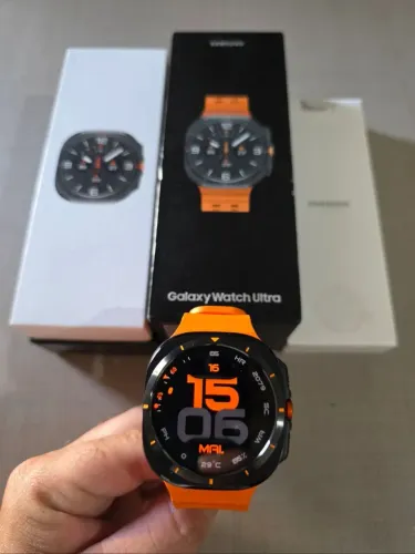 Olá Aceitaria troca em Um   Galaxy Watch Ultra Cor Preta com laranja   Com, a caixa