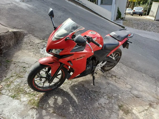 Motos