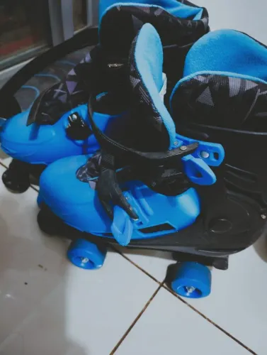 Patins regulável 33 a 36 usado pouquíssimas vezes