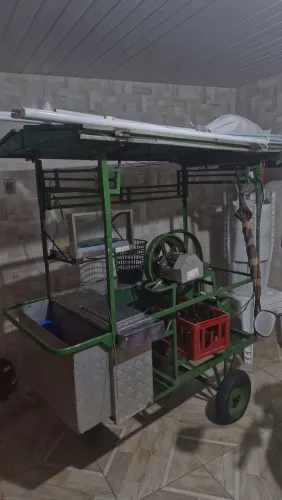 Carrinho de Caldo de Cana - Tenda - Cadeiras - Caixa de Garrafas
