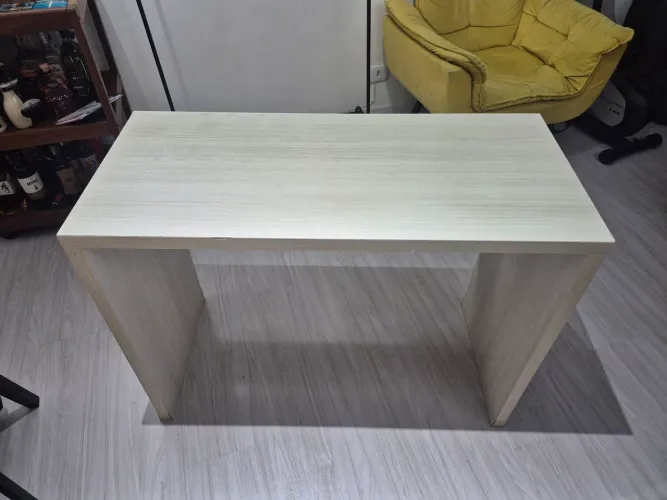 MESA DE ESCRITÓRIO EM MDF - 1,00 X 0,45