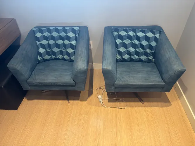 2 Poltronas giratória lindas