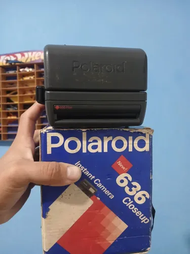 Câmera analógica Polaroid 636 Closeup