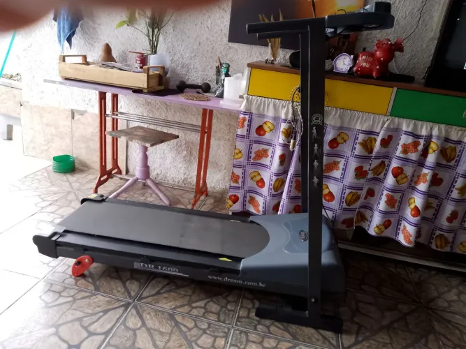 Esteira elétrica praticamente nova 