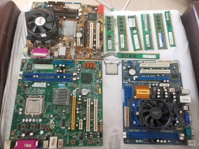 Lote de Peças para PC / Hardware Variado (Placas-Mãe, Fontes, RAM, SSD e Processador)