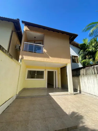 Casa de Condomínio em Vargem Pequena - Rio de Janeiro