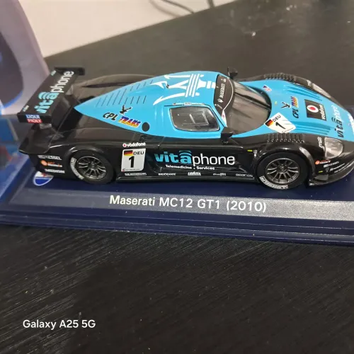 MINIATURA MASERATI MC 12 GT1