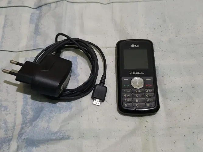 Celular LG kp105e antigo