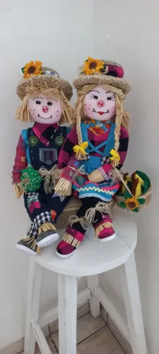Casal de espantalho