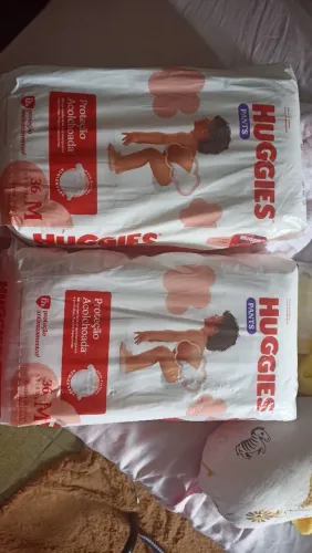Dois pacotes de Fralda Huggies Pants M ( As duas por 70)