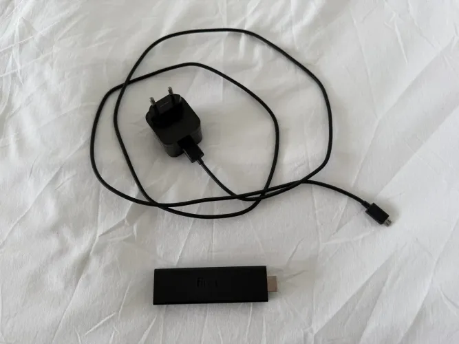 Amazon Fire TV Stick 4K + Carregador
