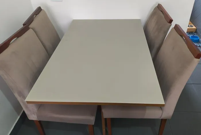 Mesa de jantar 4 lugares