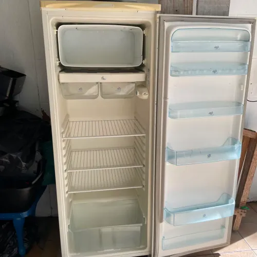 Vende-se Geladeira