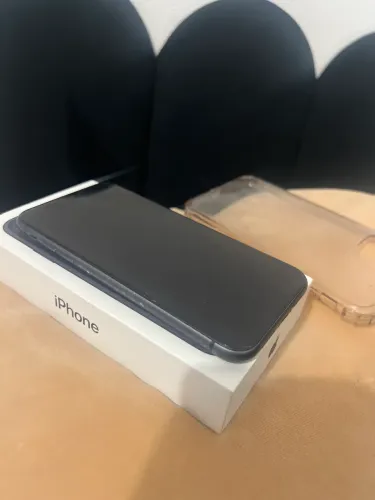 iPhone 11 64GB 75% BATERIA