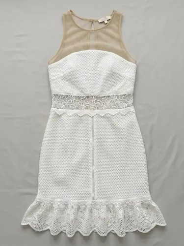 Vestido feminino elegante branco