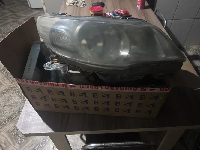Vendo par de farol saveiro g5