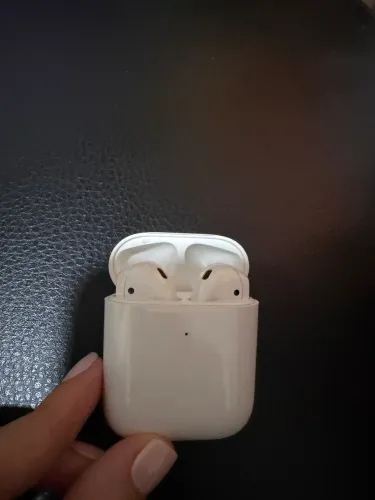  Apple AirPods 2ª Geração COMPLETO - Estojo com Recarga Sem Fio (Wireless)