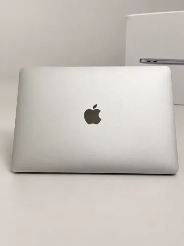 Macbook Air M1 8G - Caixa e garantia Apple até 2027